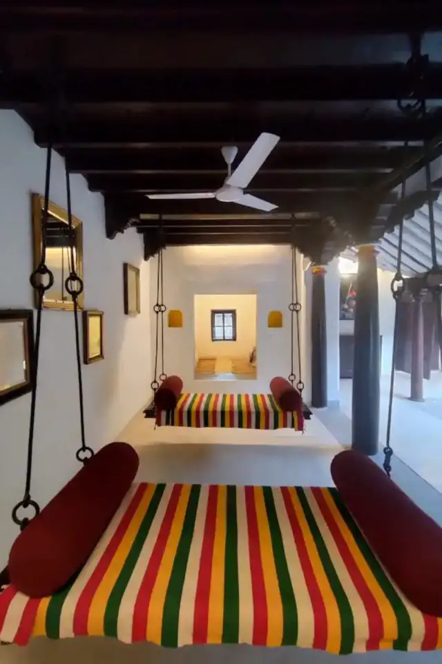 architecture villa traditionnelle tamil nadu inde patio intérieur balançoire confortable ventilateur au plafond