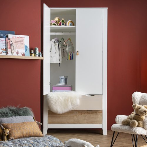 chambre enfant deco meuble moderne miliboo Armoire scandinave avec penderie et tiroirs finition blanc mat et bois clair