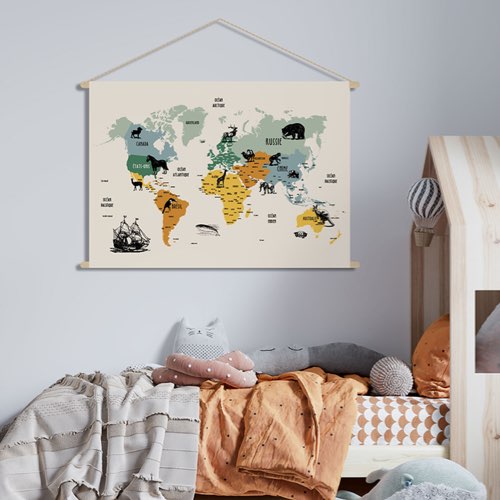chambre enfant deco meuble moderne miliboo Kakemono enfant tableau en toile suspendue carte du monde animaux