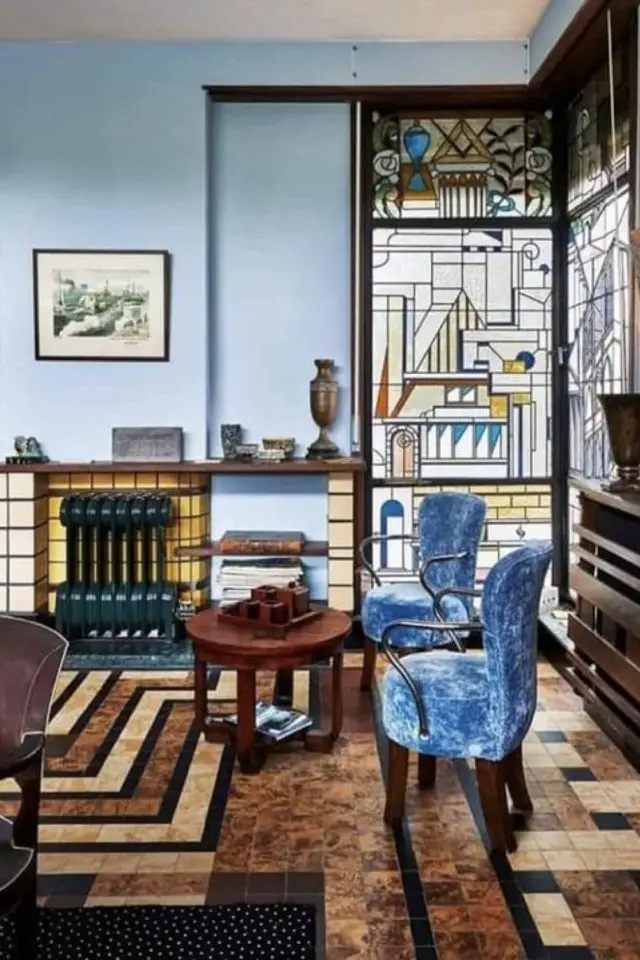 decor heritage art deco belgique intérieur maison vitrail couleur moquette motif cheminée