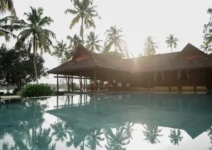 hebergement de luxe sud Inde Kerala Tamil Nadu Karnataka piscine patrimoine confort jardin plage