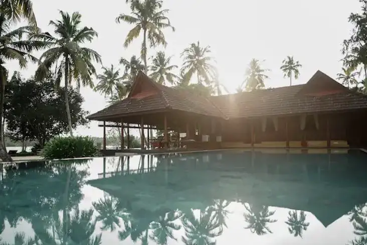 hebergement de luxe sud Inde Kerala Tamil Nadu Karnataka piscine patrimoine confort jardin plage