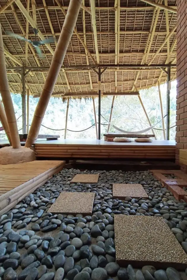 hebergement exception malaisie retraite mediation terrasse couverte toiture naturelle bambou jardin zen