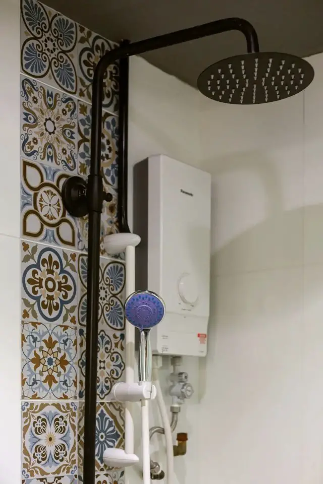 hebergement exception voyage malaisie loft industriel salle de bain douche avec carreaux de ciment vintage chic