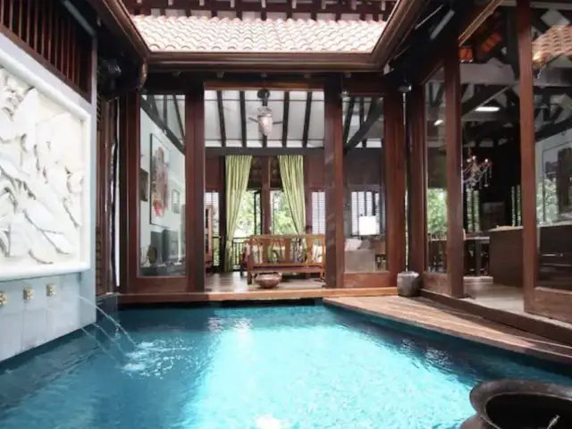 hebergement exception voyage vacances malaisie jolie piscine intérieure extérieure