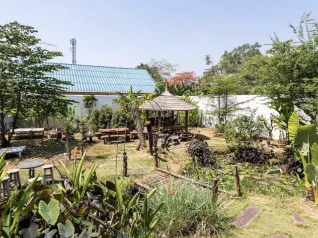 hebergement voyageur exception thailande Bangkok villa avec piscine et jardin nature exotique