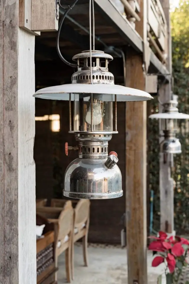 logement eclectique traditionnel thailandais voyage récup ancienne lampe à pétrole décoration extérieure