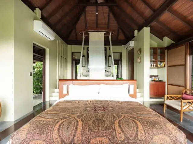 logement exceptionnel villa luxe zen thailande chambre adulte textile imprimé marron ethnique