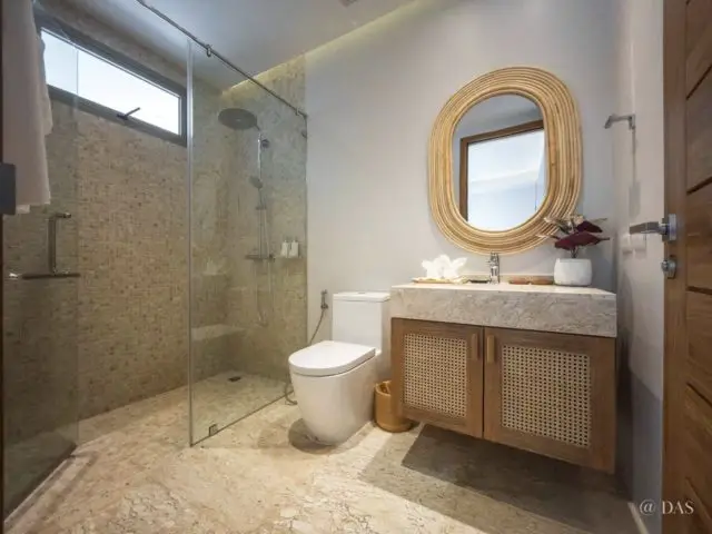 logement vacances exception thailande salle de bain avec douche italienne miroir en rotin meuble vasque en cannage
