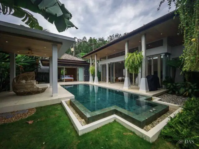 logement vacances exception thailande jolie villa à Phuket avec piscine décor élégant nature
