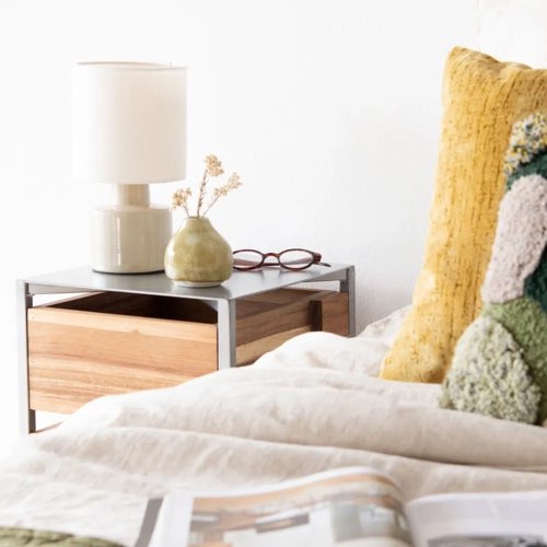meuble chambre adulte minimaliste pas cher Lampe en céramique beige et abat-jour écru
