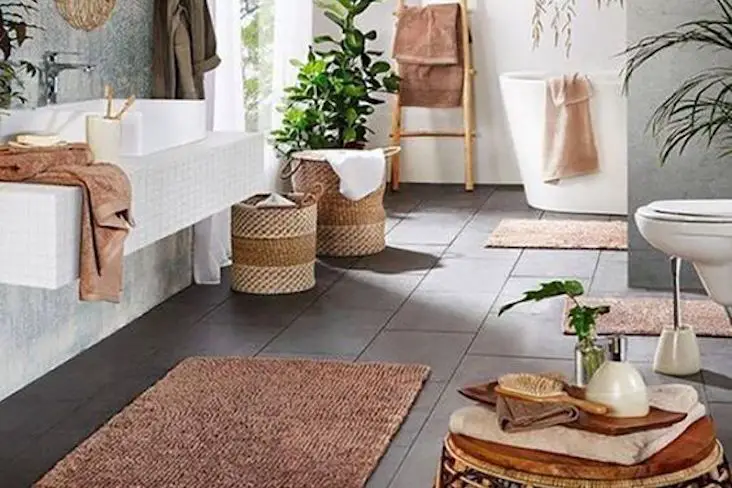 salle de bain decoration textile parfaire intérieur facilement déco simple et pas cher