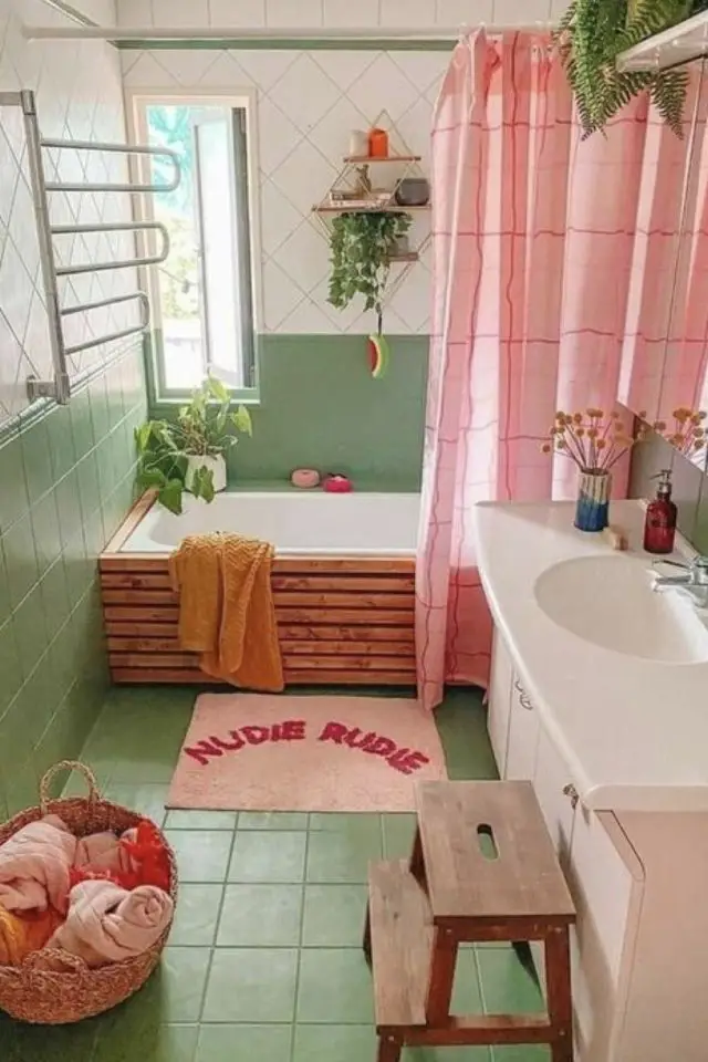 sublimer decor salle de bain accessoire textile couleur vert amande et rose pastel original moderne tapis de bain rideau de douche