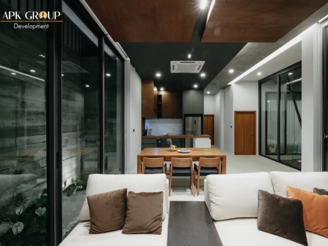 vacances thailande luxe villa design grande pièce à vivre ouverte en longueur salon séjour salle à manger bois blanc matériaux luxe