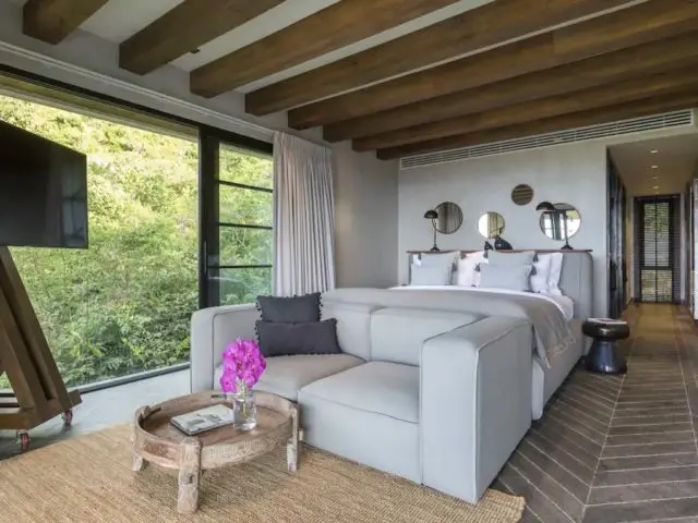 villa a louer thailande vacances luxe grande chambre à coucher adulte avec canapé en bout de lit