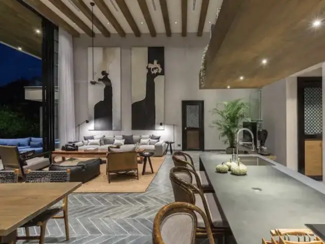 villa a louer thailande vacances luxe décor pièce de vie grande hauteur sous plafond tableau XXL pour décorer les mur esprit design