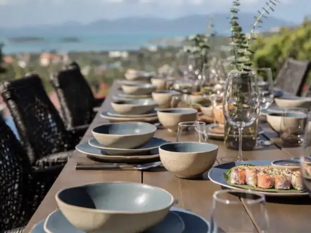 villa a louer thailande vacances luxe partager les repas en famille entre amis décoration de table idée