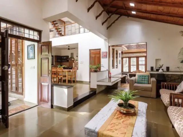 villa familiale moderne et authentique Bangalore grande pièce de vie ouverte salon salle à manger cuisine