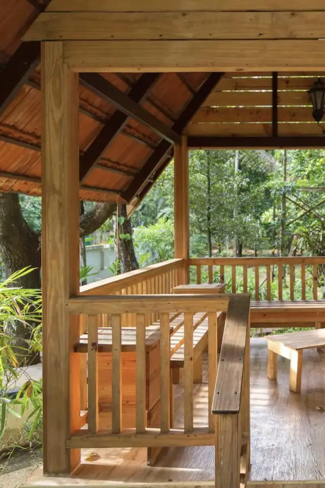 villa vacances famille Inde kerala salla extérieure en bois sur pilotis Asie du sud voyage