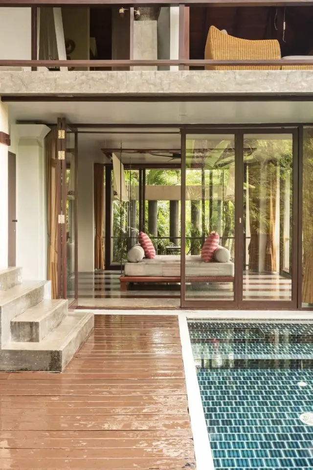 villa zen voyage thailande exception aménagement intérieur extérieur baie vitrée piscine transparence