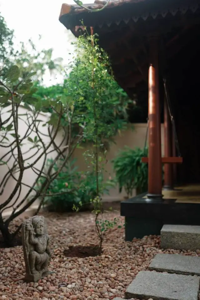 voyage inde du sud kerala villa exception tradition jardin privatif en galet esprit zen