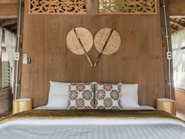 voyage nord thailande maison traditionnelle eclectique détail décor mur objet en fibre tressée