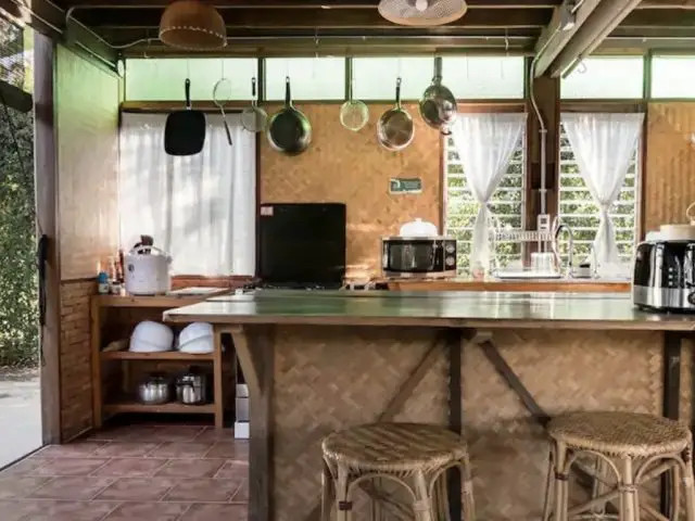 voyage nord thailande maison traditionnelle eclectique aménagement cuisine bois brique mélange de style