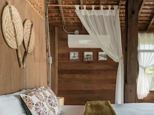 voyage nord thailande maison traditionnelle eclectique décoration simple cacher la climatisation