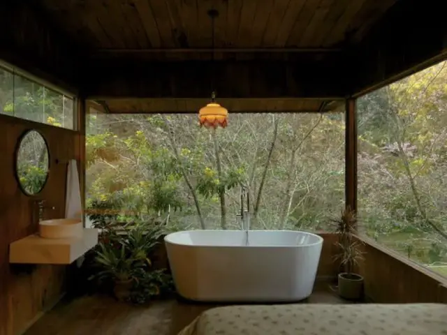 voyage sud vietnam hebergement exceptionnel intemporel salle de bain magnifique avec vue sur la nature baignoire îlot ouverte sur la chambre