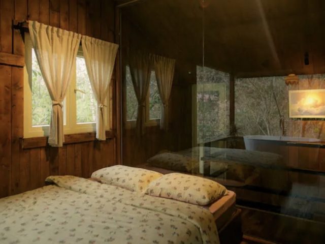 voyage sud vietnam hebergement exceptionnel intemporel chambre à coucher avec salle de bain cloison en verre
