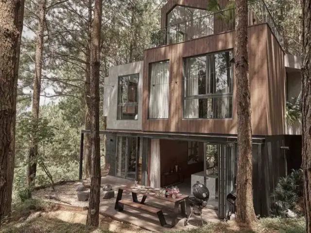 voyage vietnam dormir villa design moderne façade terrasse bois et verre
