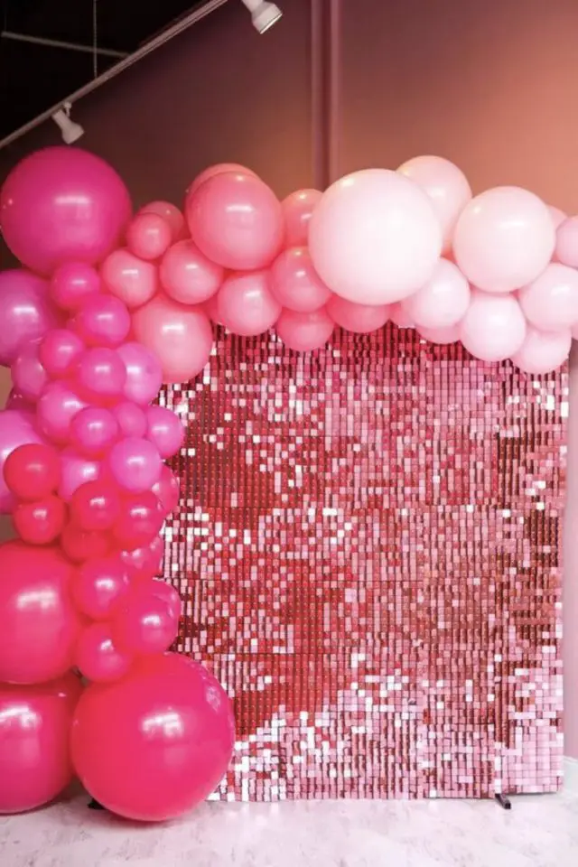 anniversaire barbie idee a copier décor photobooth rose ballon paillette structure fond photo