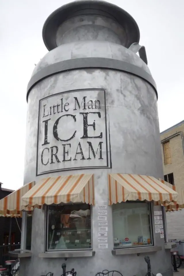 architecture originale vintage etats-unis boutique crème glacée en forme de pot à lait en métal vintage excentrique