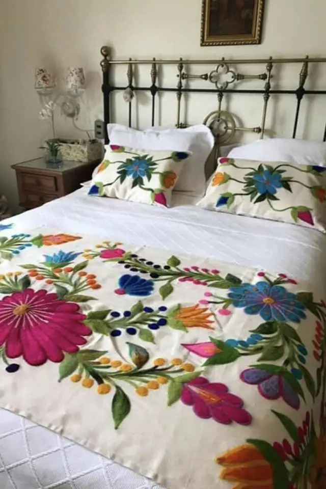 broderie botanique exemple decoration linge de lit personnalisé chambre à coucher adulte couleur fait main