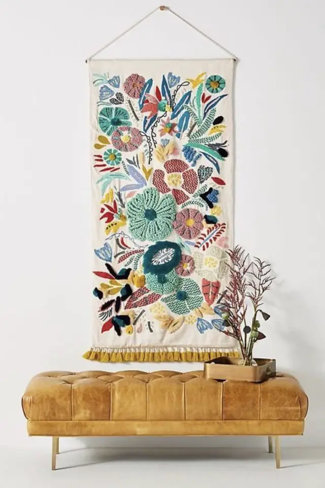 broderie botanique exemple decoration tapisserie colorée motif moderne dessus de banc