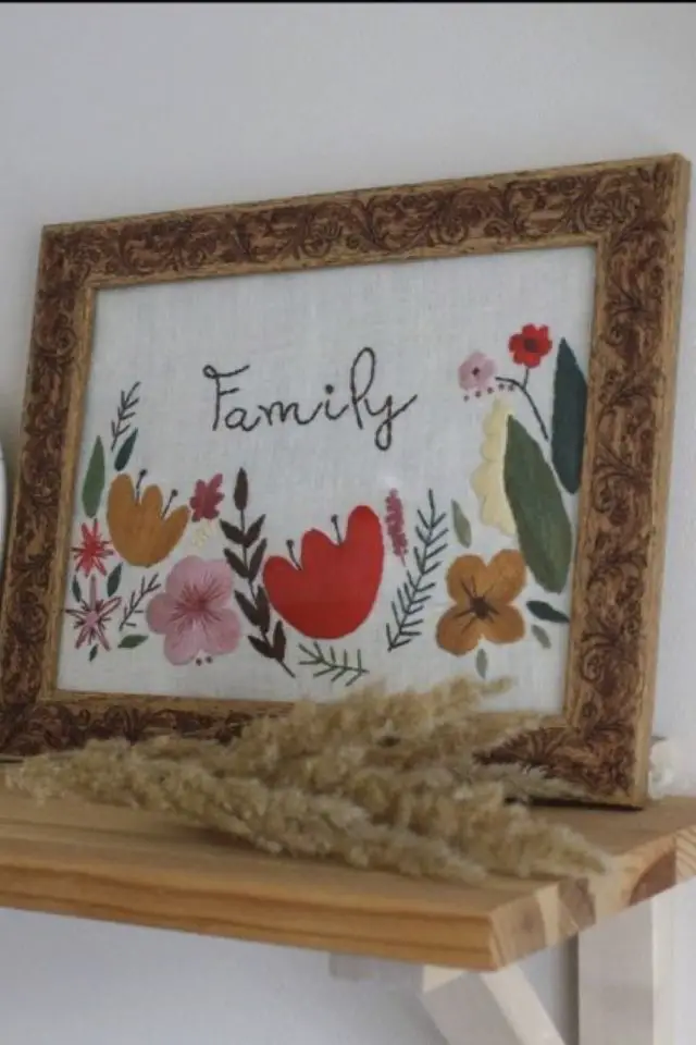 broderie florale exemple decoration cadre personnalisé famille cadeaux