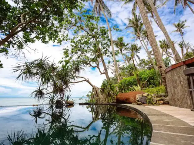 bungalow haut de gamme voyage indonesie piscine avec vue sur la nature décor de rêve