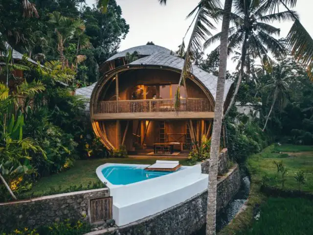 bungalow insolite voyage bali indonesie architecture originale villa ronde avec piscine