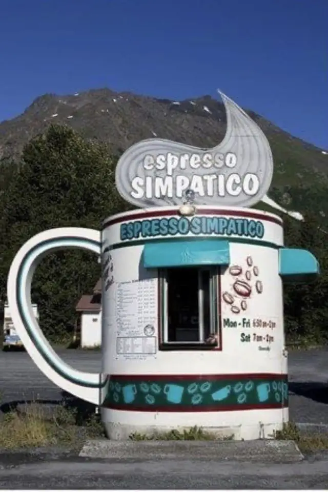 cest quoi architecture california crazy café bord de route publicité vintage grande nature USA