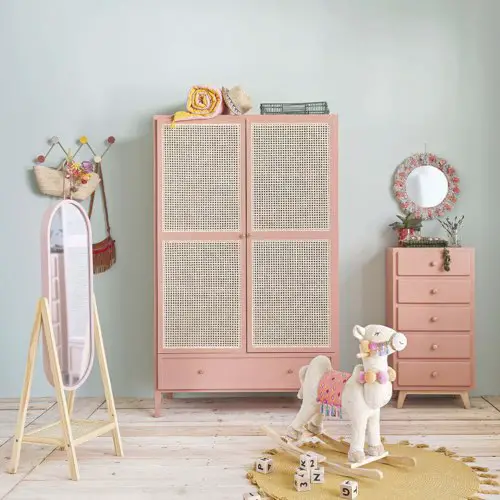 deco mobilier chambre adulte couleur terracotta Dressing 2 portes 1 tiroir terracotta et cannage en rotin