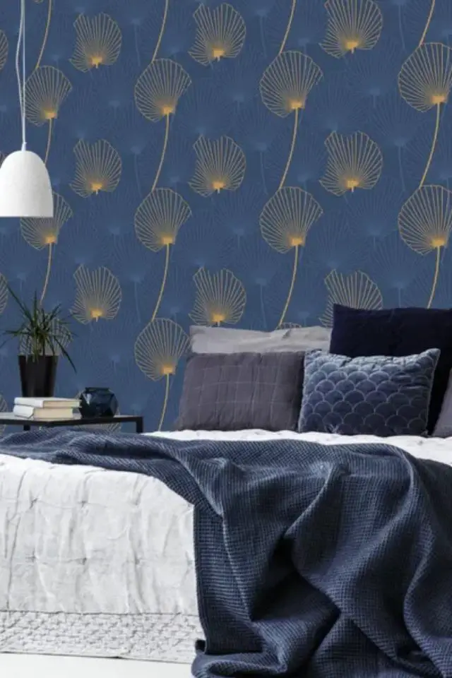 decoration chambre adulte papier peint motif Papier peint vinyle sur intissé Joy fleur bleu et or