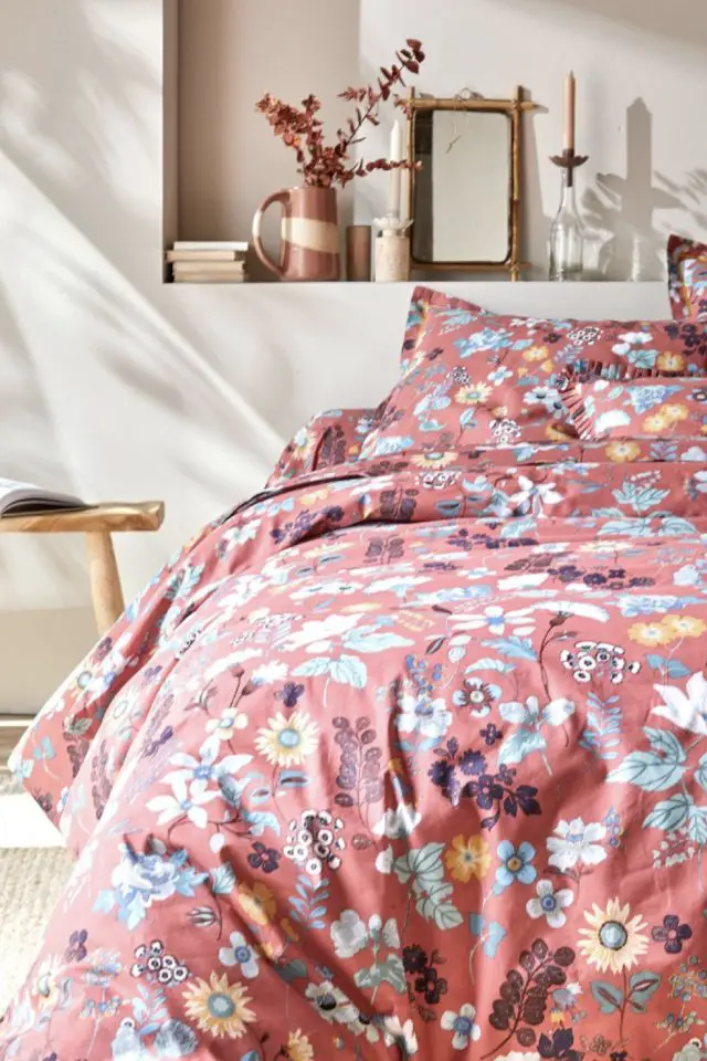 decoration chambre adulte petit prix blancheporte housse en coton imprimé floral couleur bois de rose