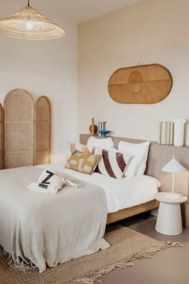 decoration chambre adulte tapis descente de lit moderne style slow living couleur neutre écru beige douceur