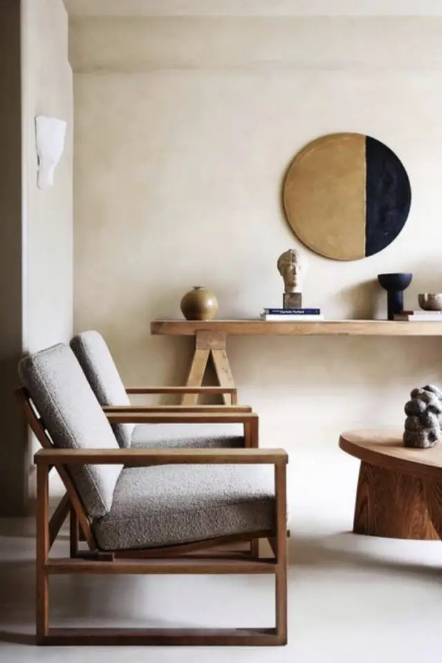 decoration interieur ecru ivoire exemple moderne salon séjour design tendance neutre bois fauteuil revêtement gris slow déco