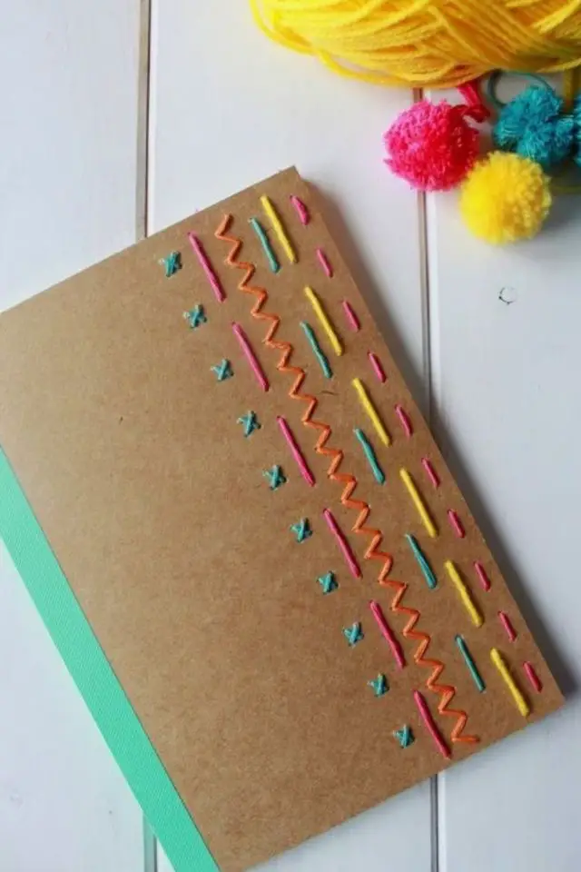 diy personnaliser fournitures scolaires rentree carnet de notre cahier couverture fil à broder facile à faire avec les enfants