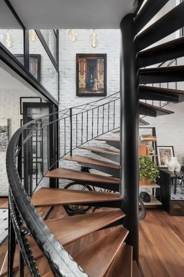 duplex industriel et moderne escaliers en colimaçon bois et métal ancien usine