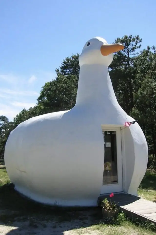 exemple architecture mimetique vintage canard géant dans lequel on peut rentrer style original entre deux guerres