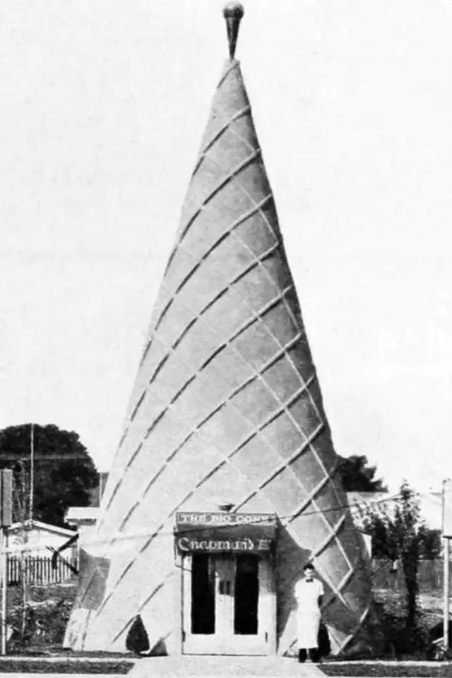 exemple architecture mimetique vintage marchand de glace local commercial en forme de cornet California Crazy