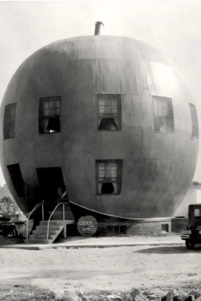 exemple architecture mimetique vintage construction originale en forme de pommes Etats-Unis Californie