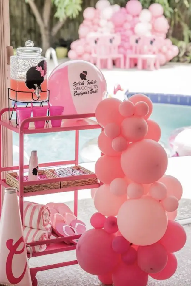 exemple deco anniversaire enfant barbie été jardin piscine tongues roses boissons serviettes de plage ballons